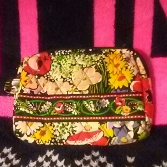 Vera Bradley Handbags - Pretty Floral VERA BRADLEY Makeup Bag
